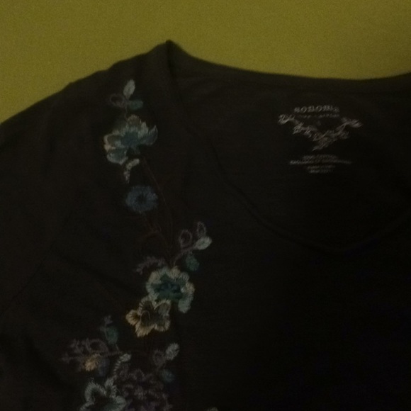 Beautiful Embroidered V-Neck Tee - Picture 4 of 6